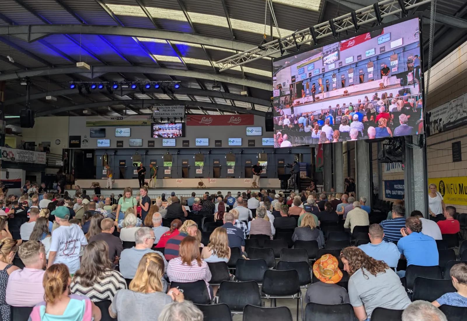 Outdoor P3 display for a live public event